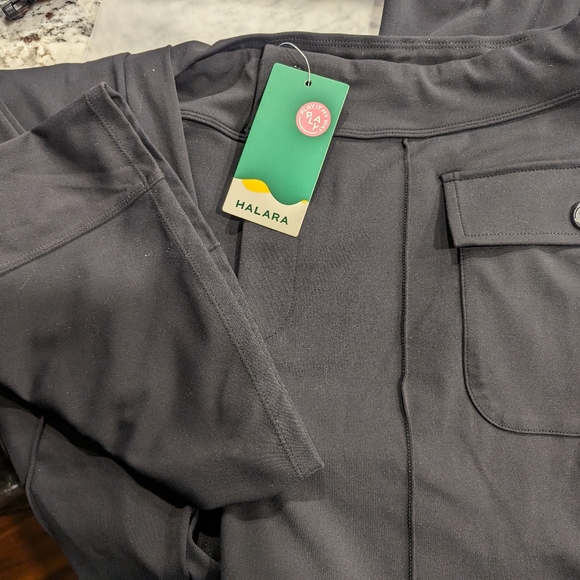 Halara high waisted flare cargo pants - Picture 6 of 8